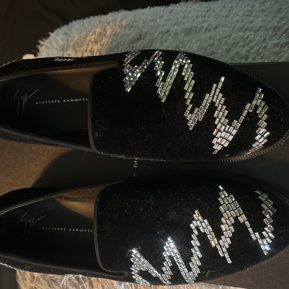 Black men’s loafers